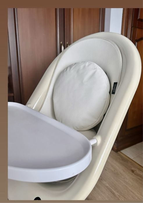 Scaun de masa mima moon