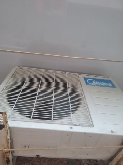 Продавам климатик Мидеа