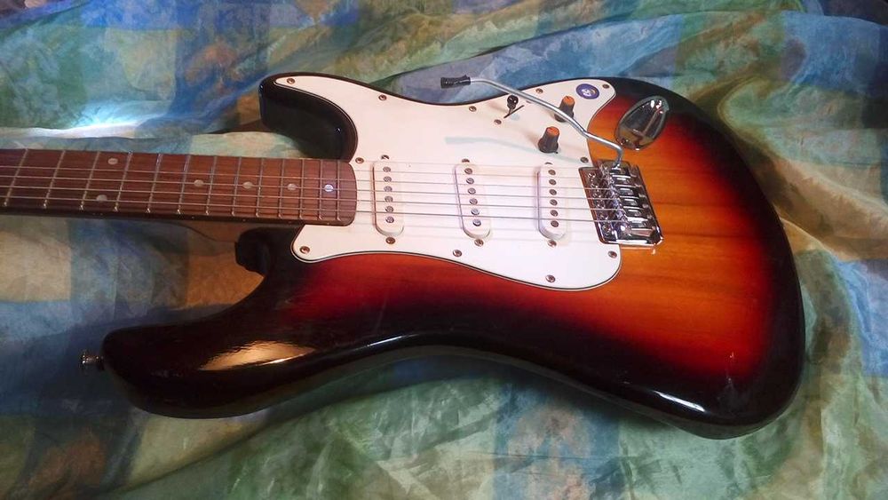 Електрическа китара Стратокастер и Лес Пол, супер колекция