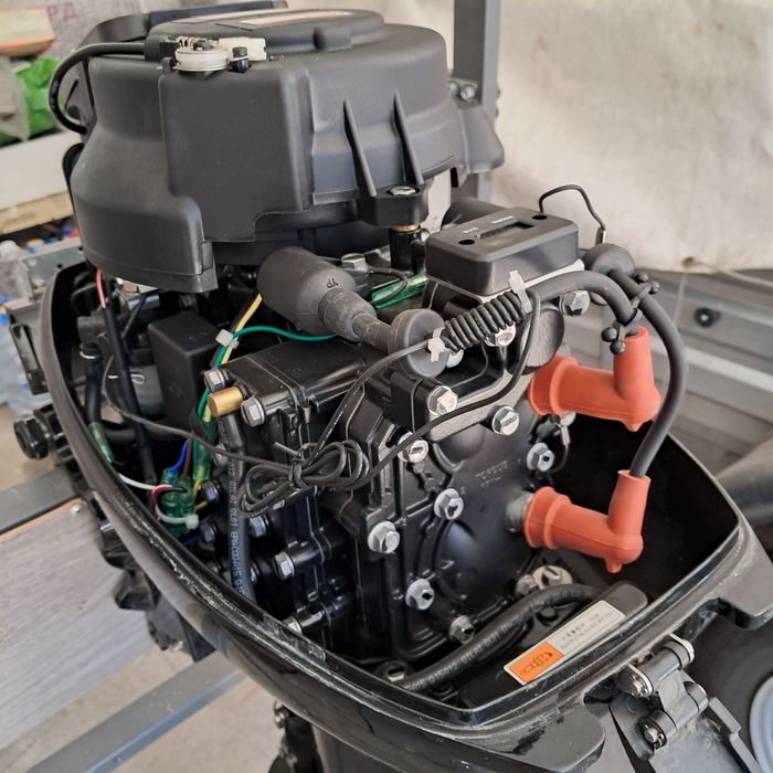 Лодка стеклопластиковая тримаран