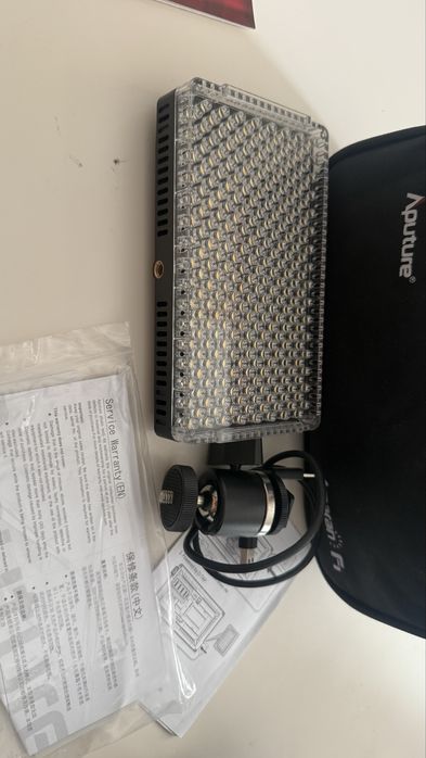 Продам накамерный свет Aputure