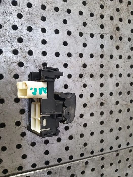 Buton geam electric dreapta fata toyota yaris 3 p13