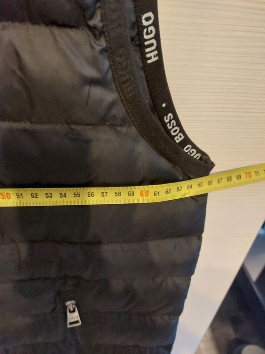 Продавам оригинален мъжки елек Хуго Босс 6XL