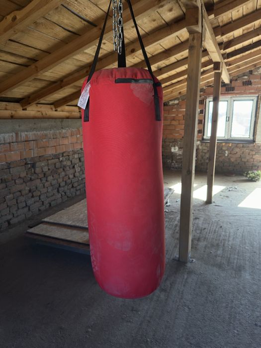 Боксов комплект включващ боксови ръкавици мма рькавици и боксов чувал