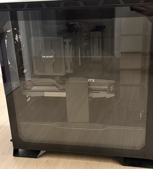 Ултра High-End Геймърски Компютър - Ryzen 9 9950X3D + RTX 5080