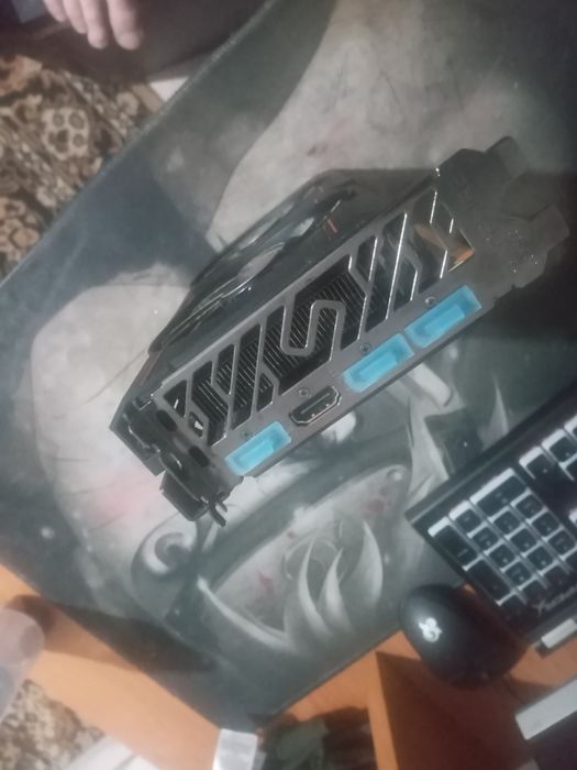 Продаю монитор жк 40000,клава механическая 30000,видео карта 90000