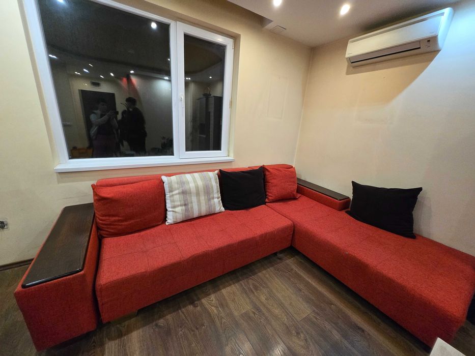 Ъглов диван - червен