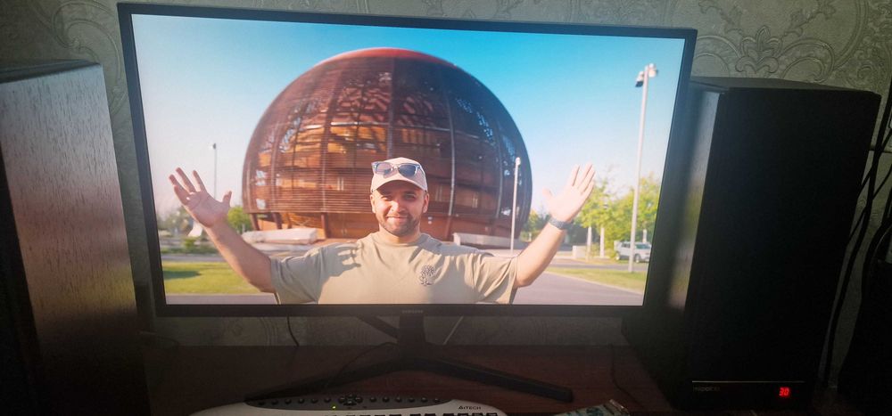 Samsung U32J590UQ 32" 4K UHD Монитор