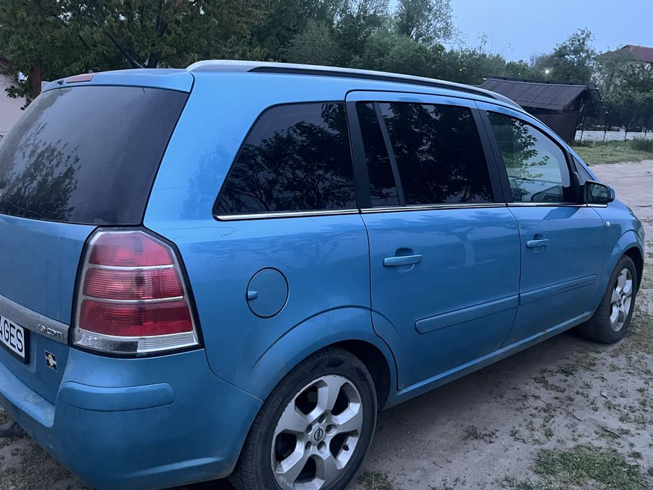 Opel Zafira 1.9 120 cai  1700€