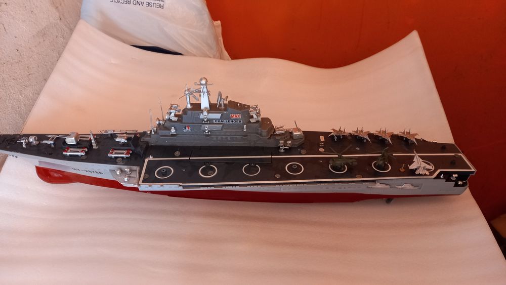 Авианосец корабль игрушка