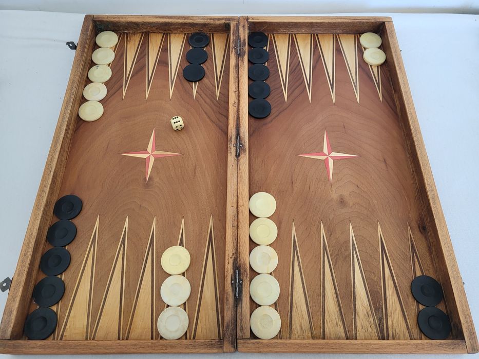 #1 Стар масивен дървен шах