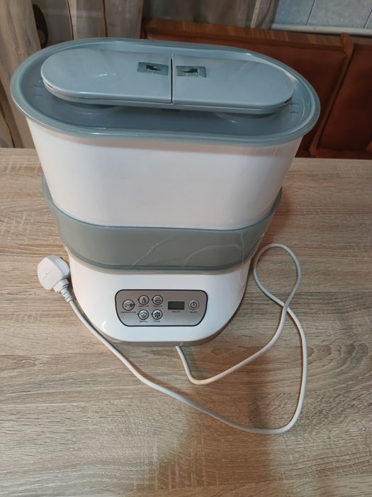 Vând sterilizator și uscător pentru biberoane bebeluși OMORC