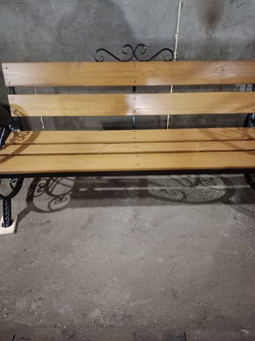 Лавочка с элементами ковки