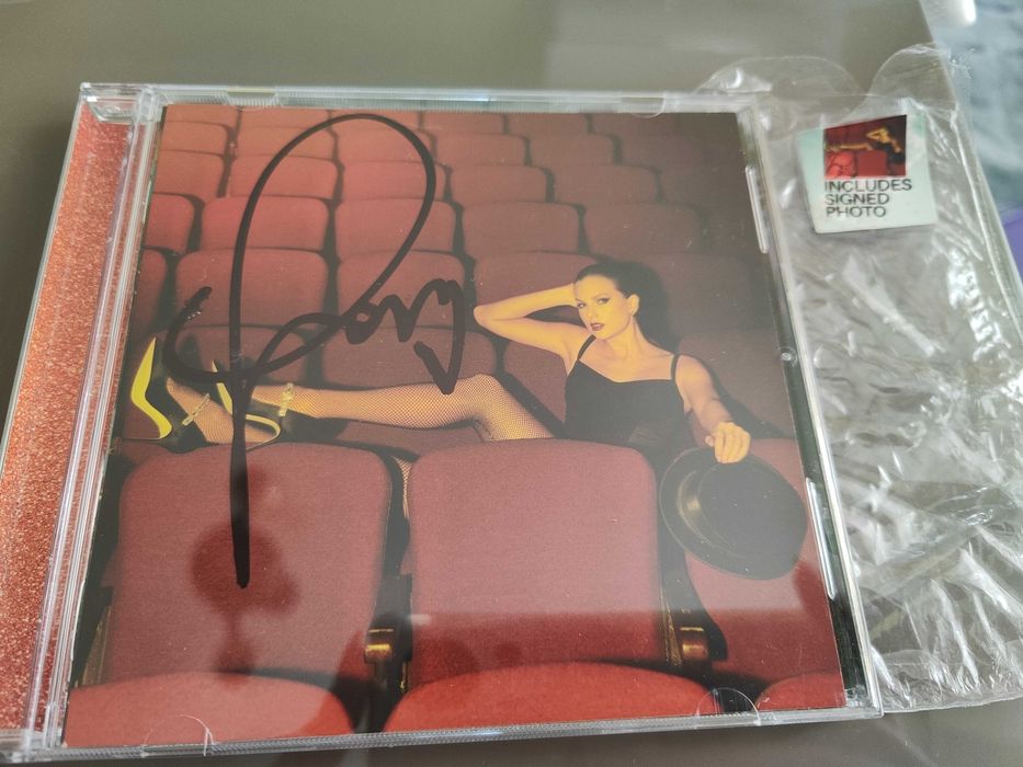SIGNED Taylor Swift - The Life of a Showgirl cd