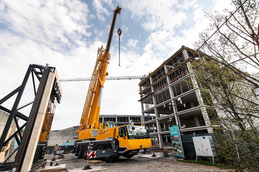 Închiriere Automacara - Diverse Capacități și Înălțimi de Lucru