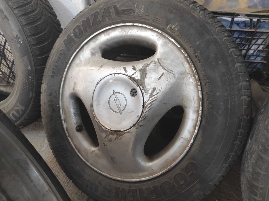 Гуми с джанти алуминиеви...