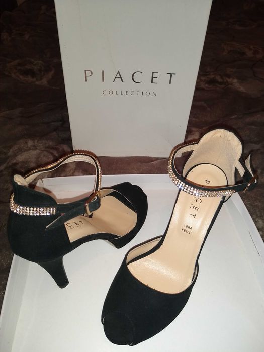 Pantofi negri, eleganți, cu toc și bareta cu pietricele nr 37