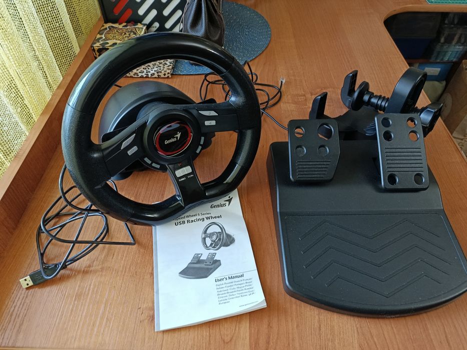 Игровой руль  Cenius с педалями.