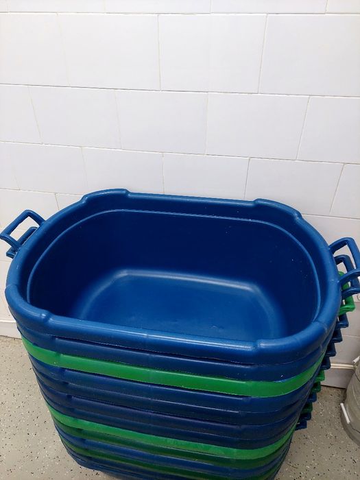 Тазы пластиковые, 120 л.