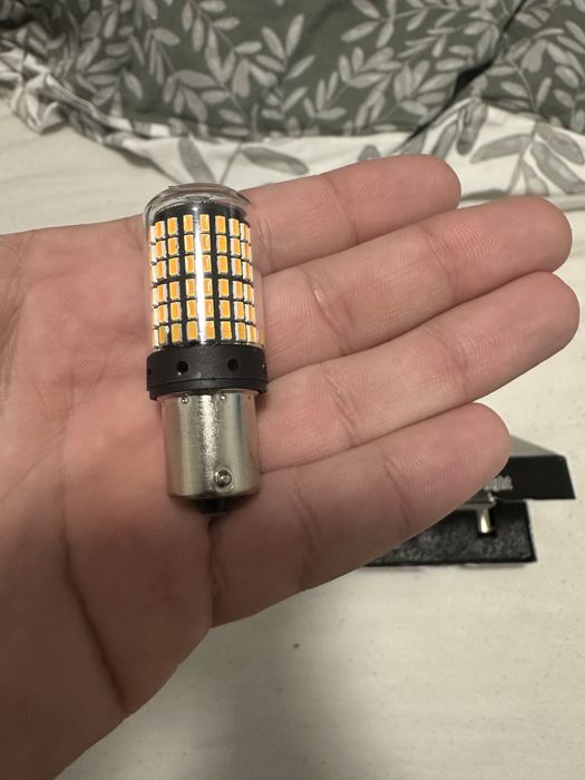 LED крушки за мигачи P21W