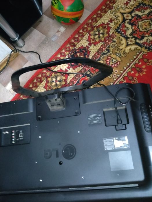 Продам рабочи телевизор на запчасти