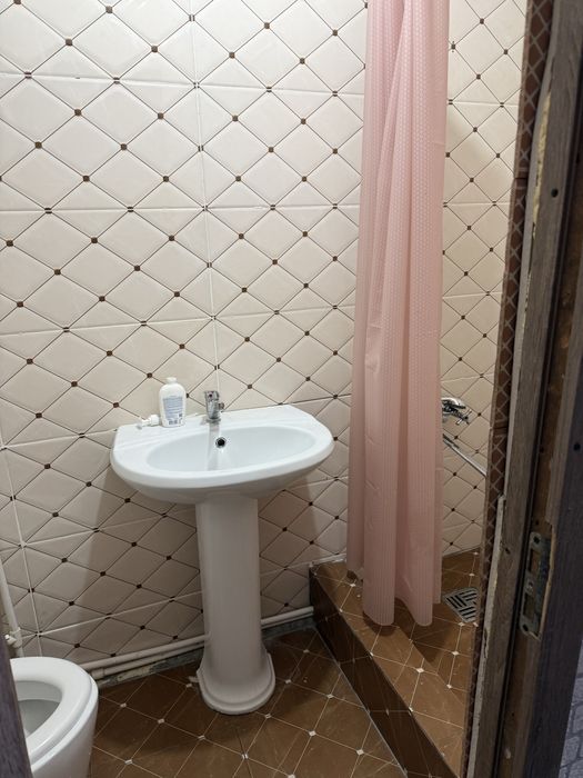 Сдам часный дом. Назарбаева- Жая Мусы 200000 + комы на длительный срок