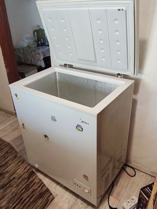 Продаю морозильник от Midea