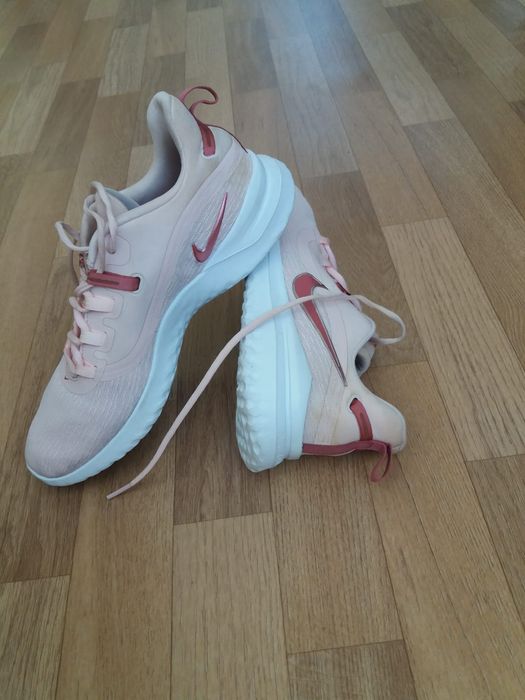Дамски маратонки Nike