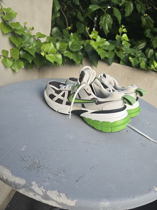 Обувки  Nike V2K