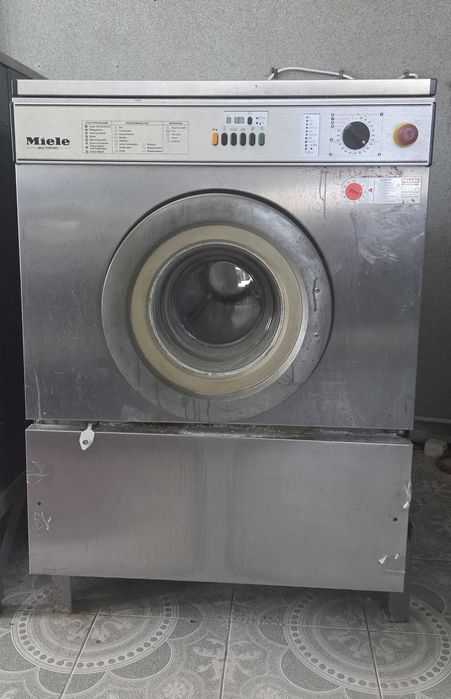 Разпродавам цялостно професионално оборудване за перално стопанство