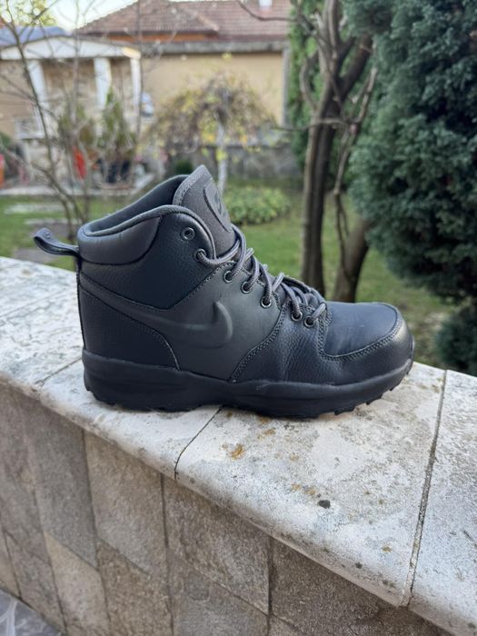 Дамски зимни обувки Nike Manoa Leather