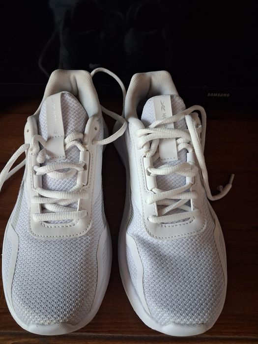 Продавам обувки Reebok