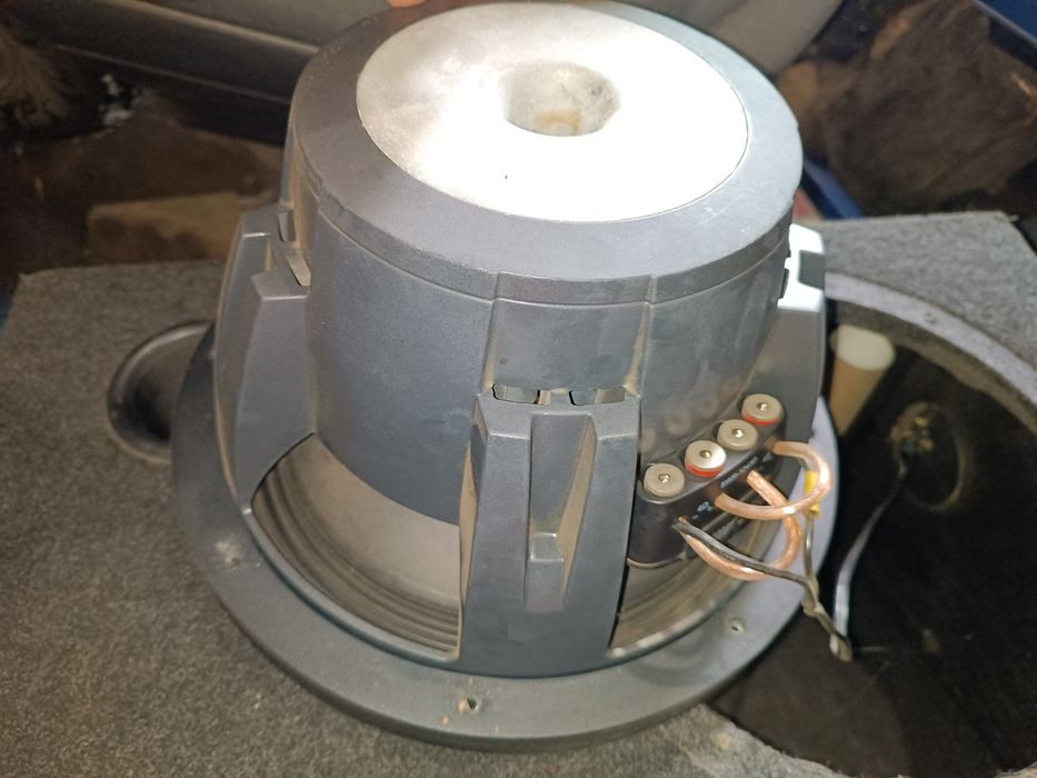 Сабвуфер Alpine с усилителем