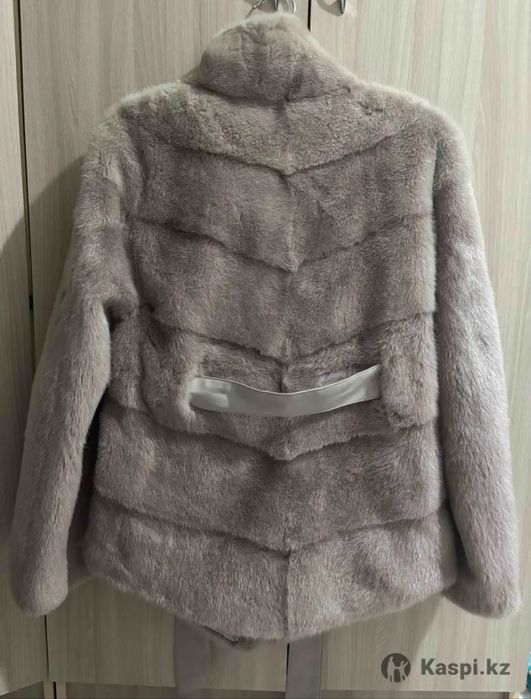 Норковая шуба, кожаные ремешки