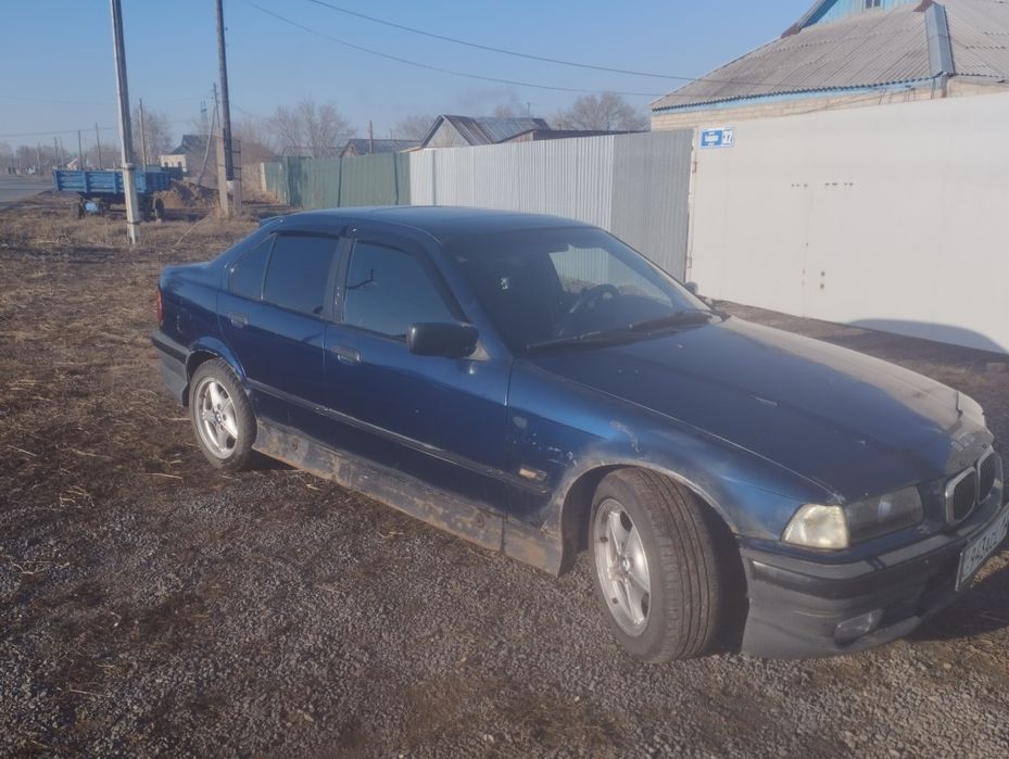 Автомобиль БМВ 318, е36