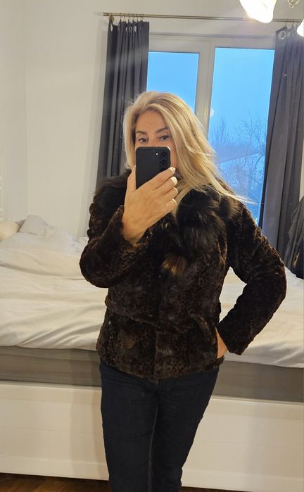 Haina blana vizon cu guler de vulpe