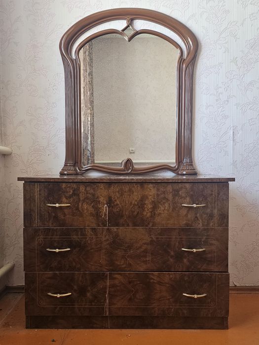 Продам спальный гарнитур