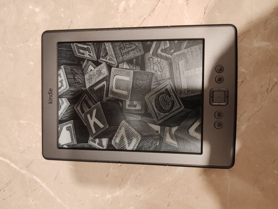 E-book Reader Amazon Kindle 4 Wi-fi - fara reclame + Husa slim !