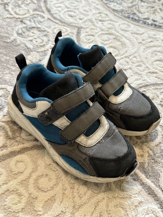 Детские кроссовки