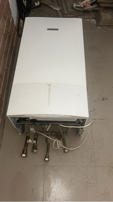 Vand centrala  bosch in stare buna de functionare pe gaz