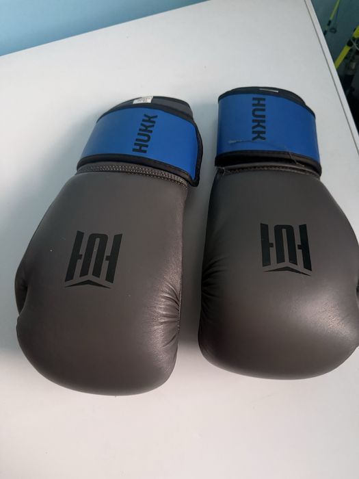 Продам срочно перчатки боксерские