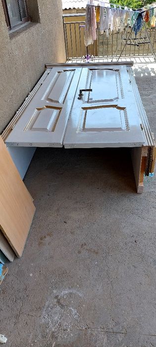 Дверь  дерева  размер 2,18 ×1,10