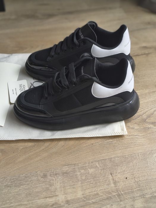 Adidași de vînzare