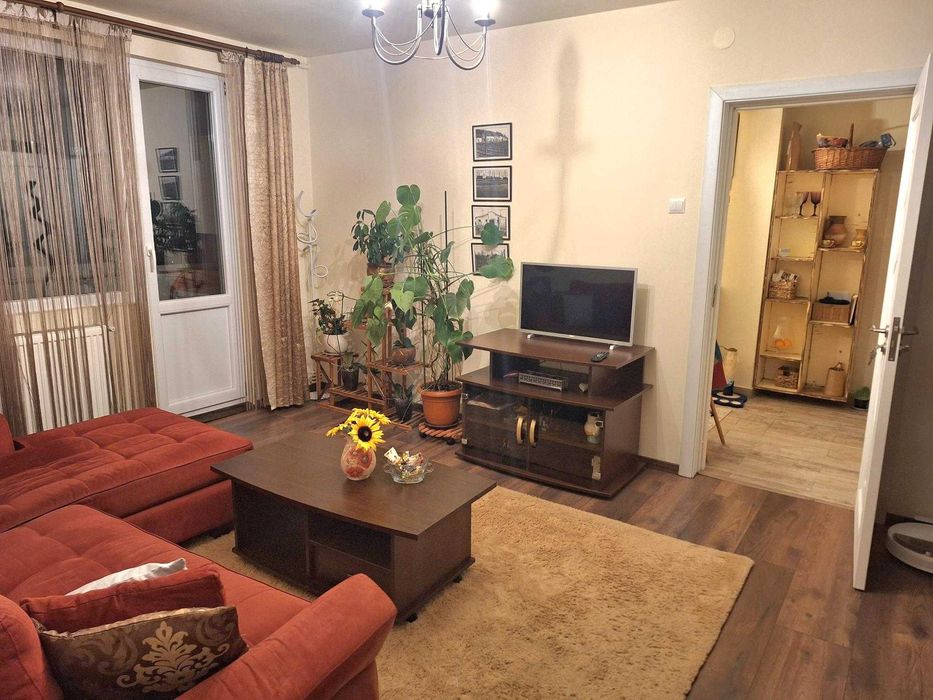 Particular,vand apartament 2 camere,semidecomandat,zona Astra