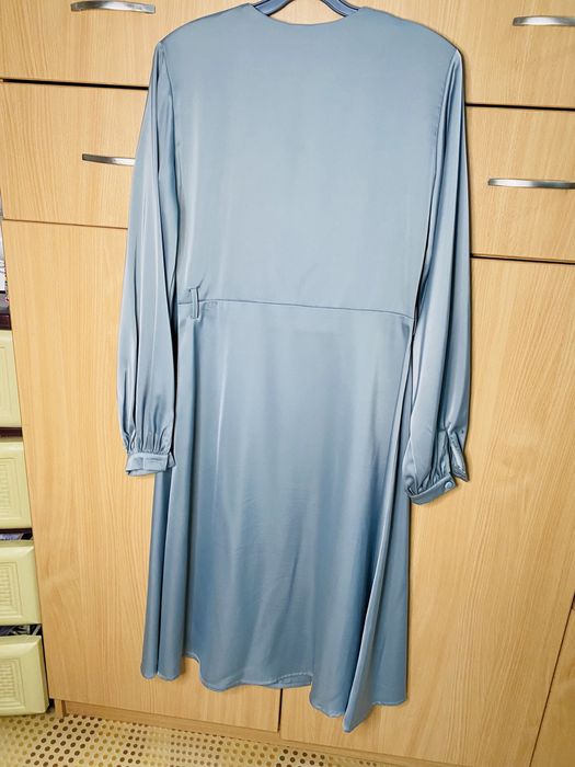 Продам б/у вечернее атласное платье.