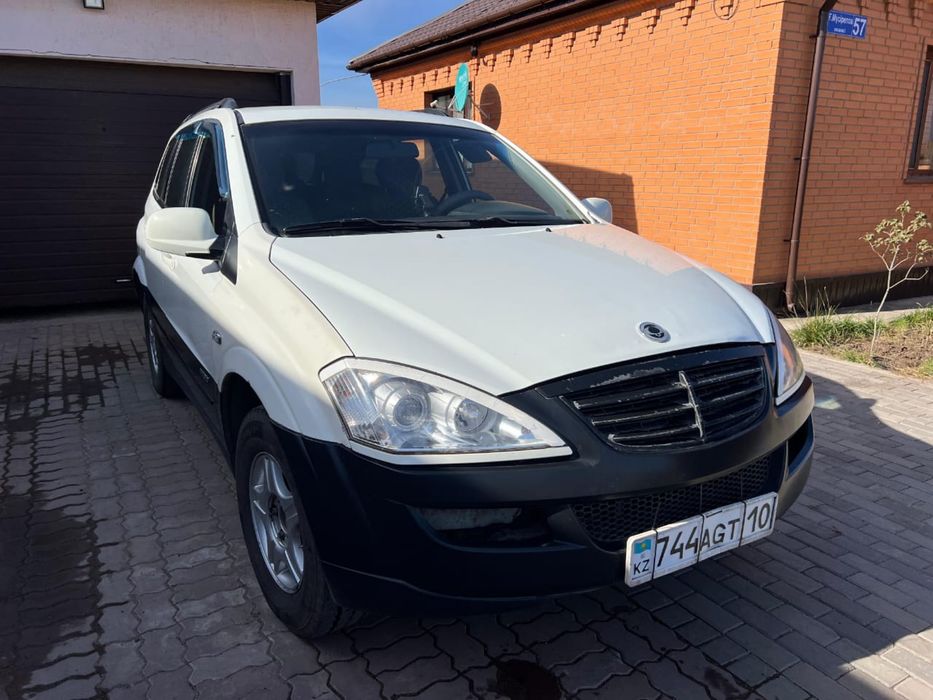 Автомобиль SsangYong