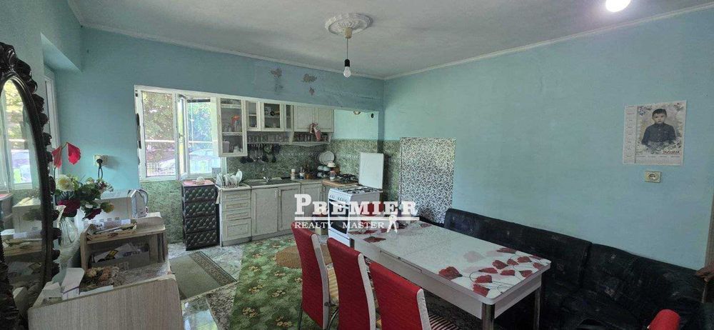 Продава се жилищна къща с парцел в Камено