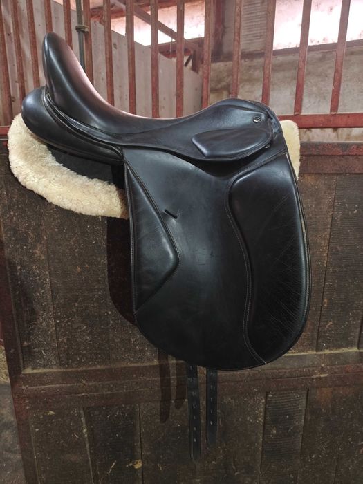 Седло за обездка