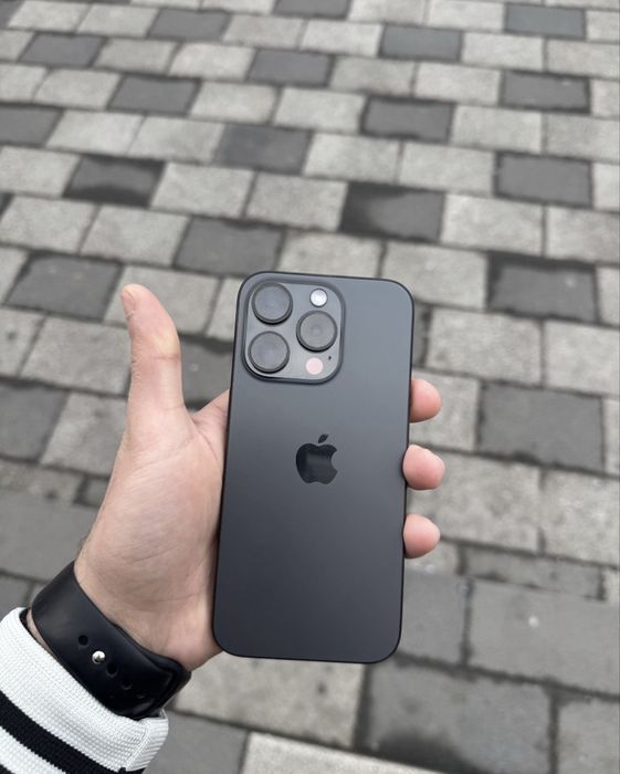 Iphone 15 pro black Titanuim 256 gb  7.8 mln som