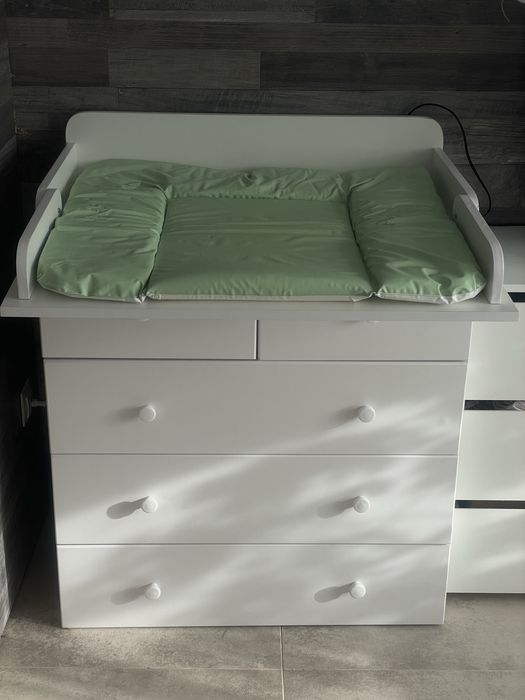 Столик пеленальный  б/у с матрасиком